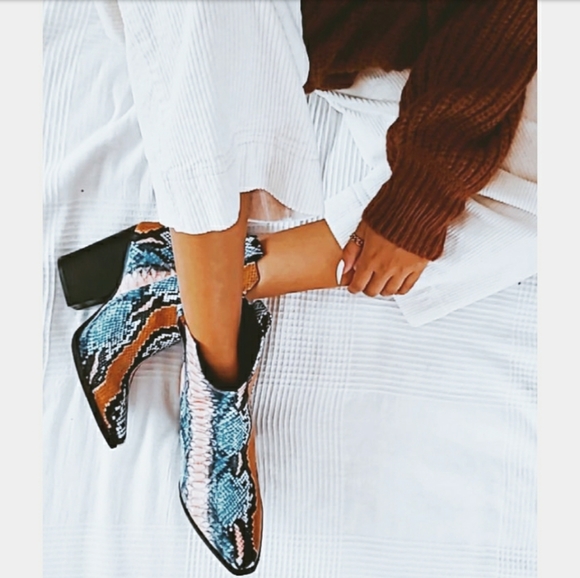 🚨Pre Fall Edit Collection// Snake print bootie - Picture 6 of 6